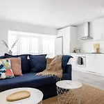 Modern Comfort In The Heart Of Apartamento