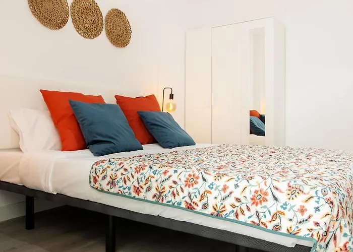 Modern Comfort In The Heart Of דירה *