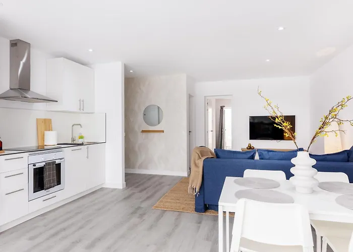 Modern Comfort In The Heart Of לה לגונה