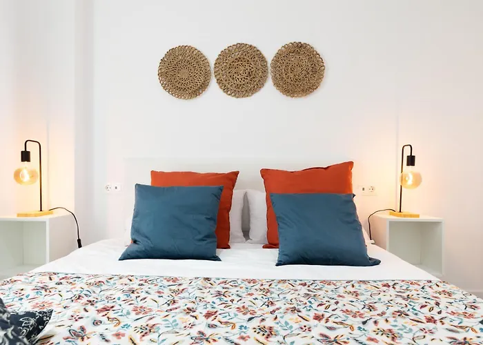 Modern Comfort In The Heart Of דירה