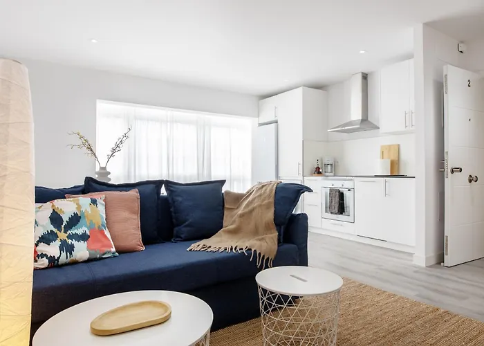 Modern Comfort In The Heart Of דירה