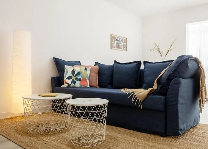 Modern Comfort In The Heart Of דירה *